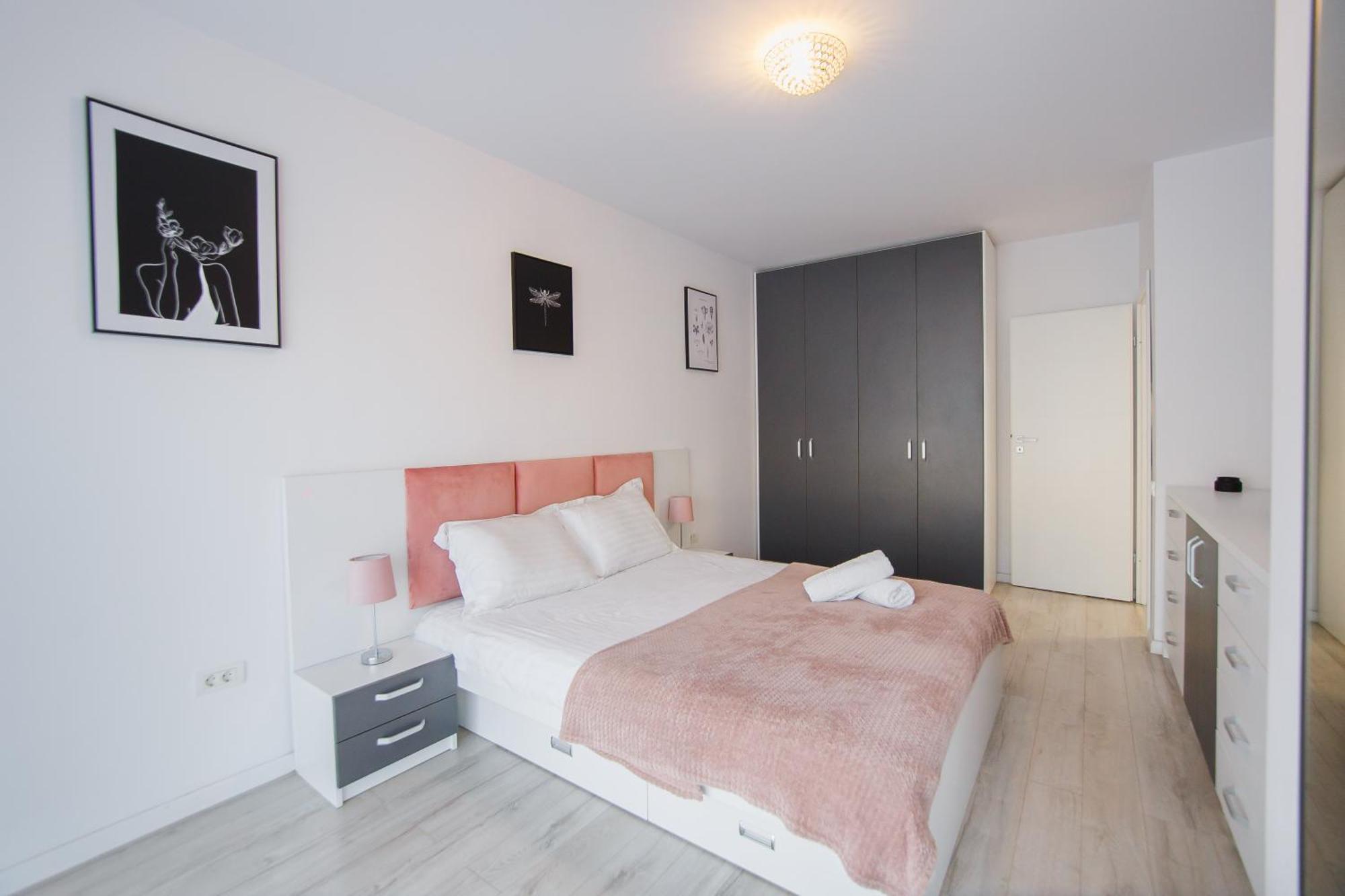 Pinky Black Escape Oradea Exterior foto